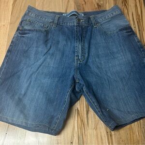 GAP Men's Classic Blue Jean Shortcut-off. 8” inseam